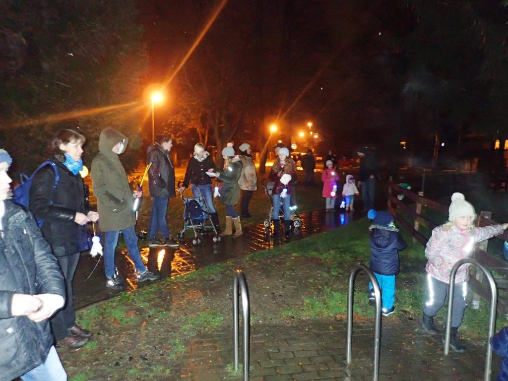 Lampionový průvod na Hutích, 100 let republiky OLYMPUS DIGITAL CAMERA