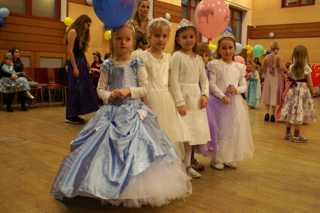 Ples princů a princezen KONICA MINOLTA DIGITAL CAMERA