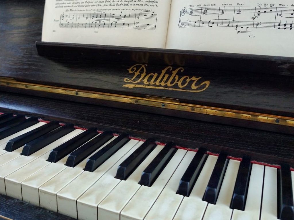 Večery s pianem