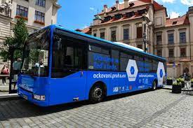 Očkovací autobus na Černém Mostě