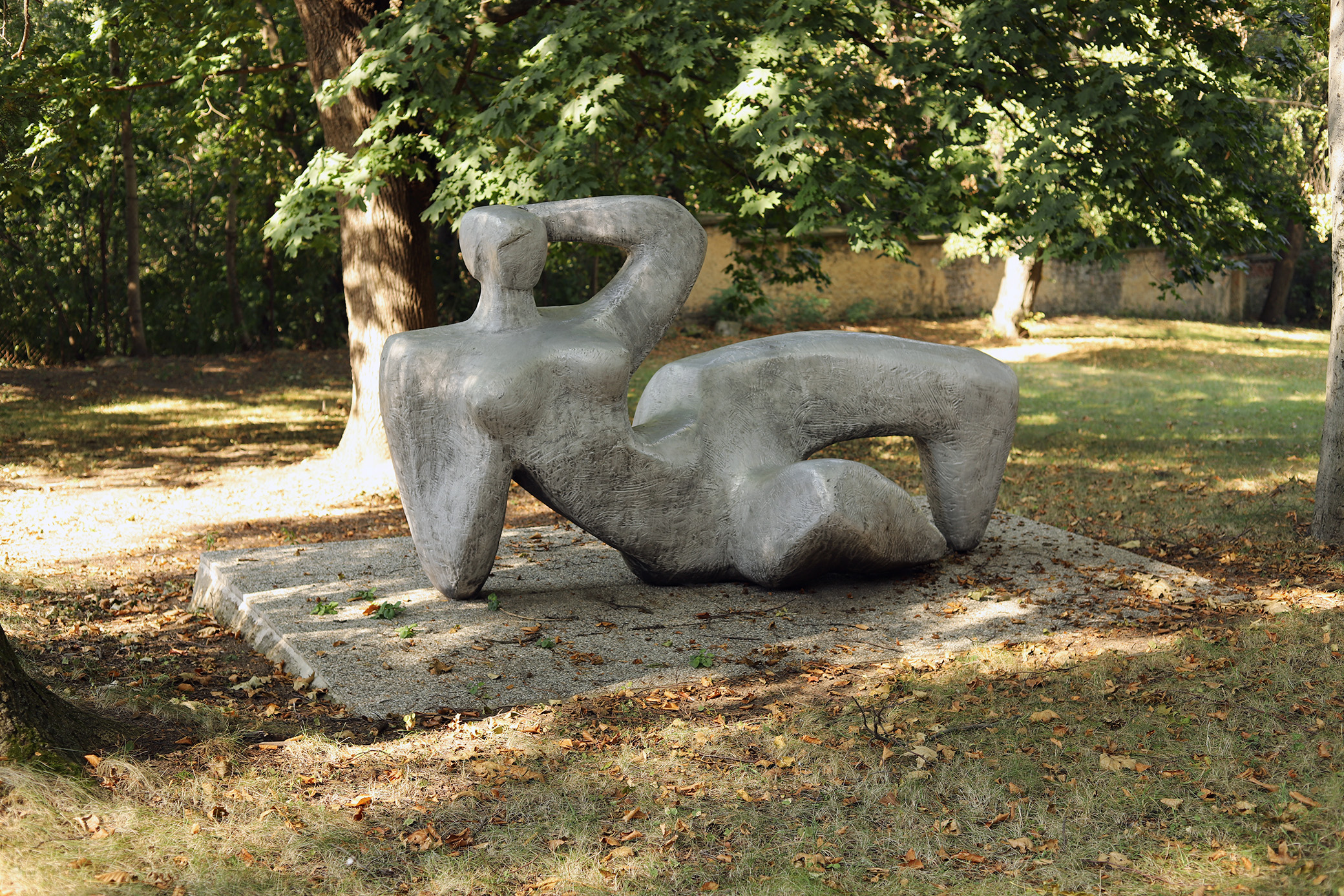Ležící žena - socha, Hloubětínská, Hloubětín