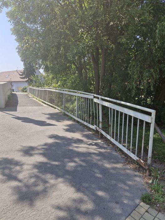Dolní Počernice rekonstruují pěší lávky