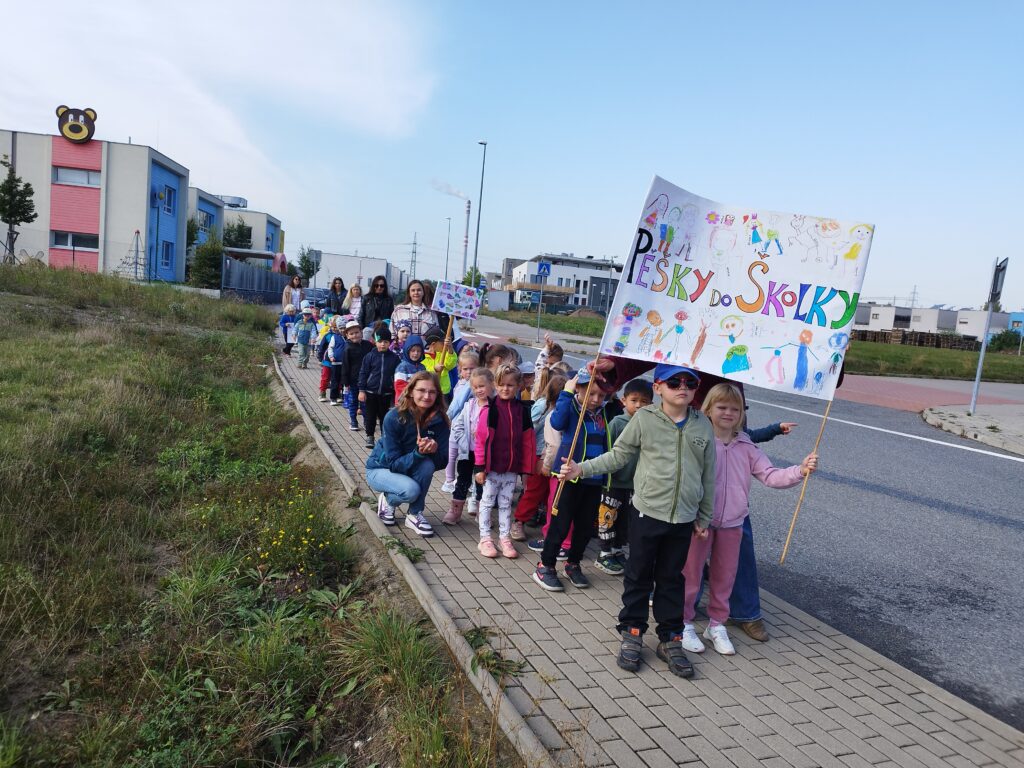 MŠ Hostavice slaví úspěch v celostátní výzvě Pěšky do školy