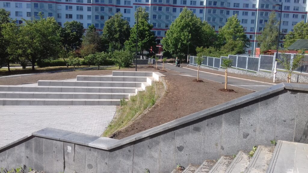 Výmalba terasovitých schodů u ZŠ Vybíralova