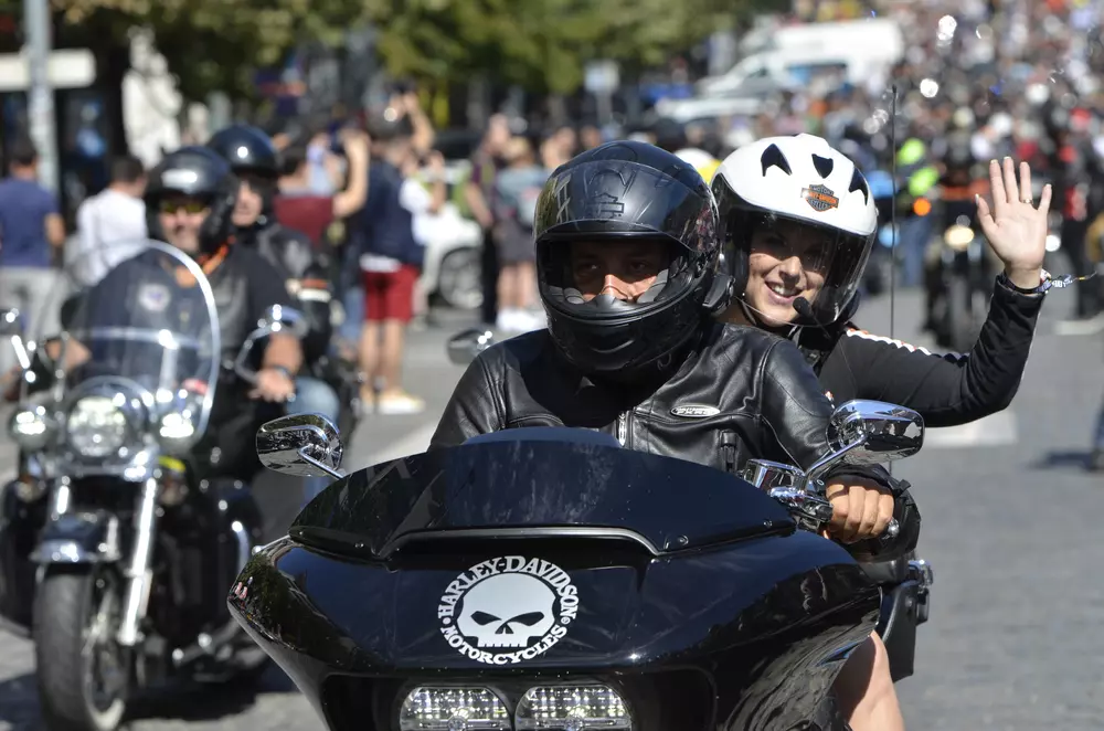 Spanilá jízda motorkářů ovlivní dopravu v Praze