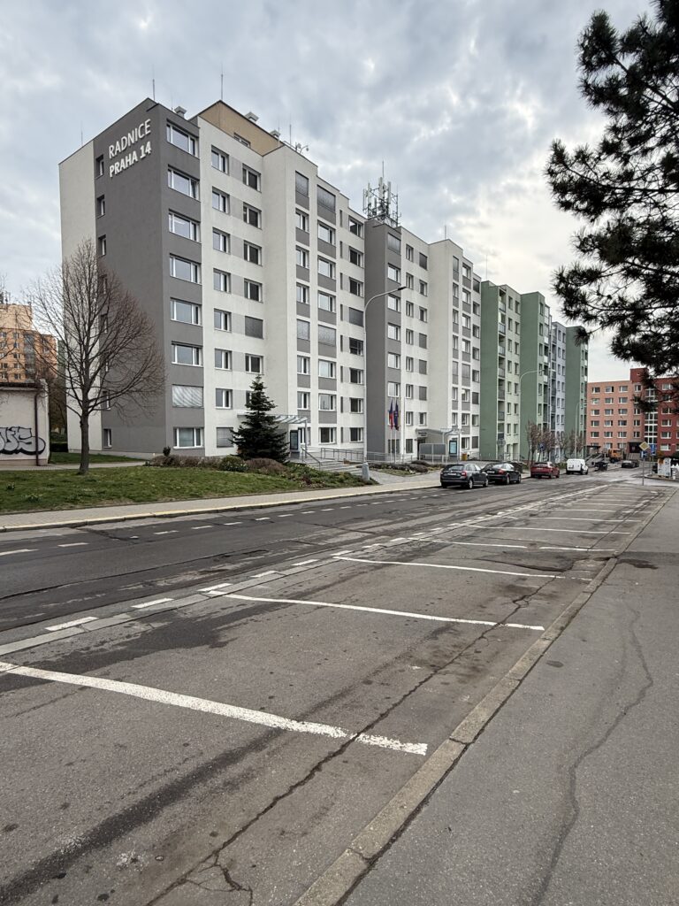 Parkování před úřadem je opět možné